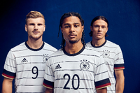 Auf dem Rücken: So sieht das neue Trikot des DFB-Teams von der anderen Seite aus.
