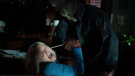 Jamie Lee Curtis as Laurie Strode and Michael Myers (aka The Shape) in HALLOWEEN ENDS, directed by David Gordon Green