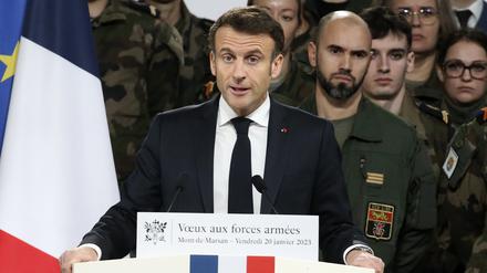 Emmanuel Macron hält eine Neujahrsansprache an die französische Armee.