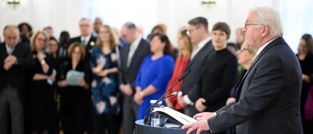 Bundespräsident Frank-Walter Steinmeier spricht beim Neujahrsempfang des Bundespräsidenten für das Diplomatische Korps im Schloss Bellevue. 