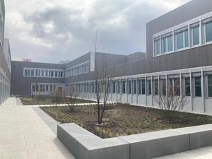 Das neue Gebäude der Clay-Schule konnte im August 2023 bezogen werden. 
