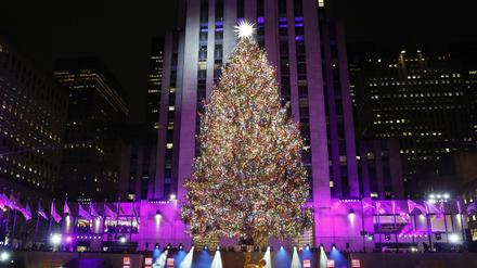 Der Weihnachtsbaum vor dem Rockefeller Center in New York City.