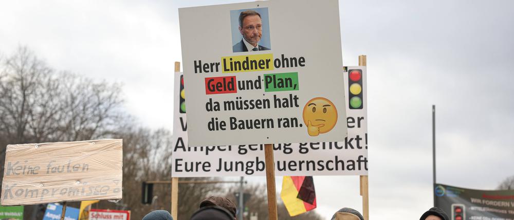 Der ehemalige Bundestagsabgeordnete Patrick Meinhardt verlässt die FDP als Reaktion auf die Politik der Ampelregierung.