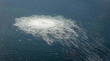Gas strömt aus einem Leck der Nord Stream 2 in der Nahe der Küste Dänemarks am 27. September