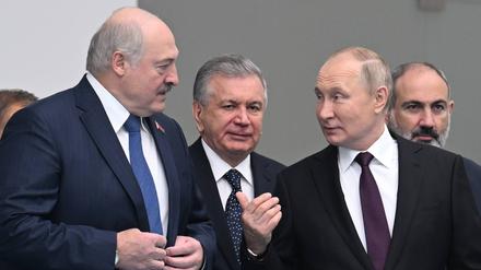 Der belarussische Präsident Alexander Lukaschenko und der russische Präsident  Wladimir Putin am 14. Oktober 2022.