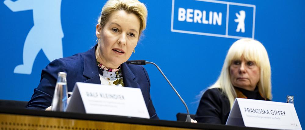 Bei den Koalitionspartnern stoßen die Pläne von Berlins Regierender Bürgermeisterin Franziska Giffey und Innensenatorin Iris Spranger (beide SPD) auf Skepsis. 