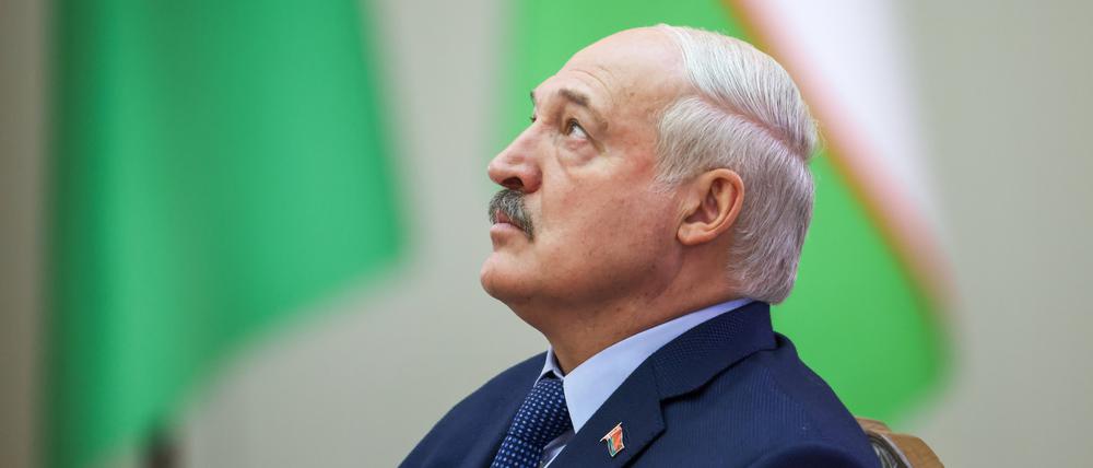 Der belarussische Machthaber Alexander Lukaschenko hat die belarussisch-russischen Truppen besucht. 