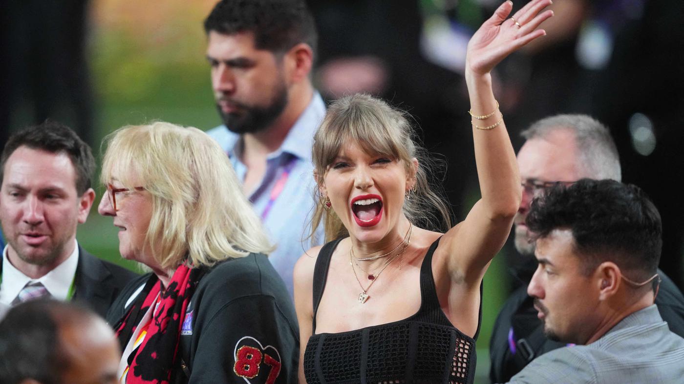 Taylor Swift Jeered at Super Bowl Event