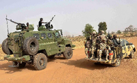 Nigerianische Soldaten machen mobil gegen Boko Haram. Die Terrorgruppe schwächt das Land gefährlich.