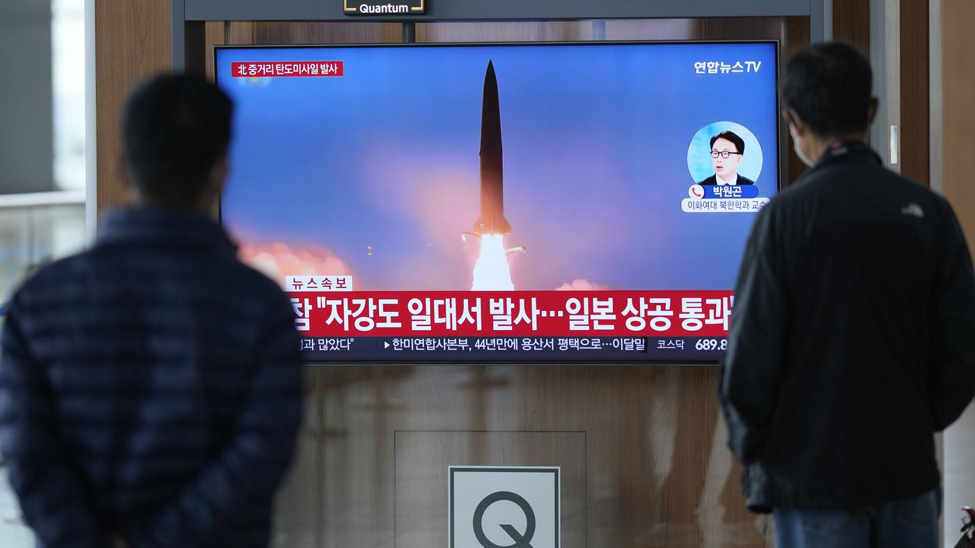 北朝鮮が日本上空に中距離弾道ミサイルを発射