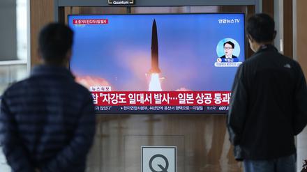 Ein Bericht über Nordkoreas Raketenstart im südkoreanischen Fernsehen