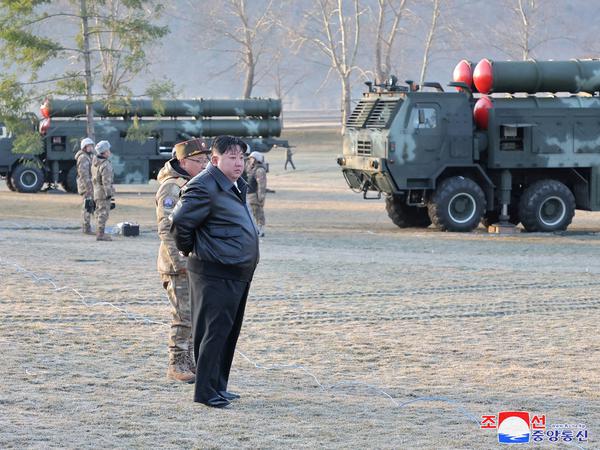 Kim Jong Un bei der Militärübung.