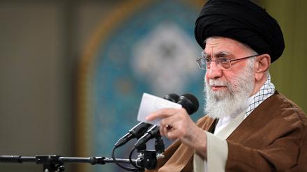 Ajatollah Ali Chamenei ist der Tonaufnahme zufolge besorgt über die Moral seiner bewaffneten Kräfte und den Zustand der Wirtschaft.