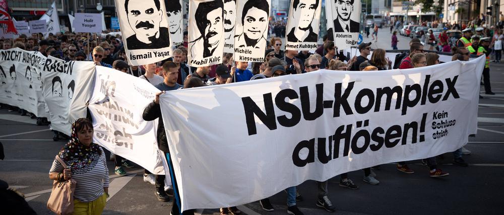 Vor 10 Jahren flog der NSU auf. Bis heute sind Fragen um die Mordserie der Neonazis ungeklärt. In Bayern verübte der NSU fünf der zehn Morde.