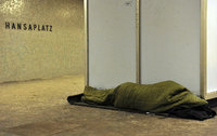 Berliner Senatsverwaltung will U-Bahnhöfe für Obdachlose offen halten.
