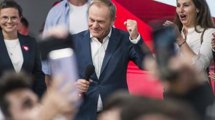 Zufrieden mit dem Wahlergebnis: Der ehemalige EU-Ratspräsident Donald Tusk (66) will Polens neue Regierung anführen.