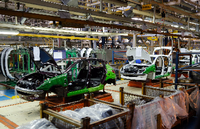 Fahrzeuge des iranischen Herstellers Iran Khodro in einer Autofabrik in Teheran.