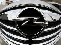 Beim Autobauer Opel haben sich Betriebsrat und Geschäftsführung auf ein Sanierungspaket geeinigt.