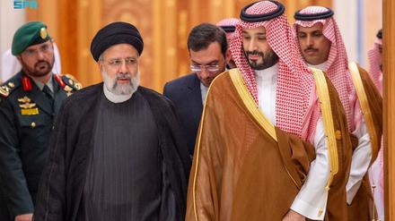 Saudi-Arabiens Kronprinz Mohammed bin Salman empfing auch Irans Präsidenten Ebrahim Raisi.
