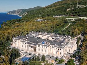 Putins Palast am Schwarzen Meer. Die Innenräume zeugen vom dekadenten Geschmack des Hausherren. 