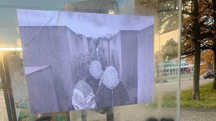Palästina-Protest Bushaltestelle Otto-Suhr-Allee, HolocaustmahnmalFoto: privat