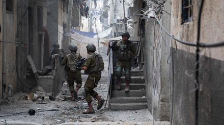 Israelische Soldaten während einer Militäroperation im Bezirk Zeitoun im südlichen Teil des Gazastreifens. 