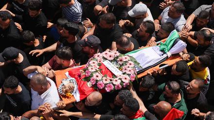 Beerdigung des  19-jährigen Qusai Jamal Maatan, der von radikalen israelischen Siedlern erschossen wurde.