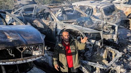 400 Siedler haben das Dorf Huwara überfallen, Häuser und Autos niedergebrannt.
