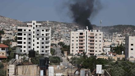 Rauch über Dschenin während der israelischen Militäroffensive.