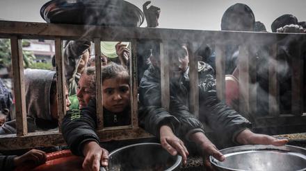Mehr als eine halbe Million Menschen im abgeriegelten Gazastreifen leiden an akutem Hunger.