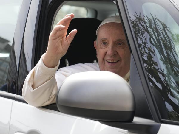 Papst Franziskus verlässt am Samstag das Agostino Gemelli Universitätskrankenhaus.