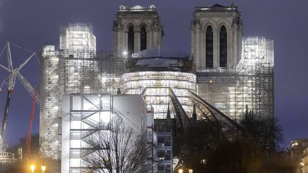 Heilige Baustelle. Die Pariser Kathedrale im derzeitigen Zustand, vier Jahre nach dem Brand. 