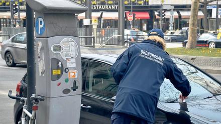 In Berlin sollen die Parkgebühren für jede Gebührenstufe ab 2023 erhöht werden. 