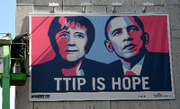 Die niedersächsischen Metallarbeitgeber werben mit den Porträts von Kanzlerin Merkel (CDU) und US-Präsident Obama für TTIP.