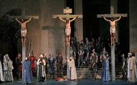 Fotoprobe zu den Oberammergauer Passionsspielen 2010. Frederik Mayet hängt als Jesus (M) am Kreuz.