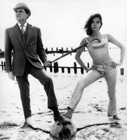 Gleichberechtigte Partner: Patrick Macnee als John Steed und Diana Rigg als Geheimagentin Emma Peel in der britischen Erfolgsserie «Mit Schirm, Charme und Melone» 1964