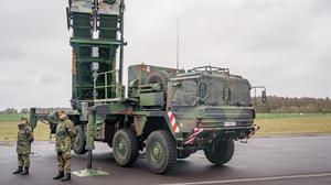 Ein gefechtsbereites Flugabwehrraketensystem vom Typ Patriot der Bundeswehr