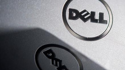 Das Logo der Firma Dell auf dem Gehäuse eines Laptops 