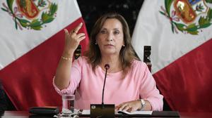 Die peruanische Präsidentin Dina Boluarte bei einer Pressekonferenz im Regierungspalast in Lima, Peru. 