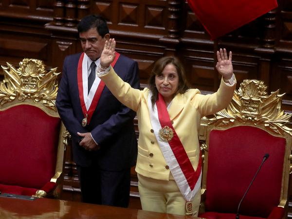 Dina Boluarte bei ihrer Vereidigung als Präsidentin von Peru am 7. Dezember  