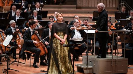 Elina Garanca und Daniel Barenboim mit den Berliner Philharmonikern.