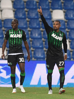 Kevin-Prince Boateng (rechts) hat für Sassuolo Calcio schon zwei Tore erzielt.