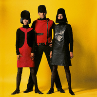 Kleider von Pierre Cardin aus der Cosmocorps-Kollektion, französische Elle, 1966