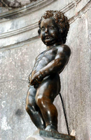 Das Wahrzeichen von Brüssel, das "Männeken Pis", hier in der "Version Nature". So blank ist die bronzene Statue jedoch nicht immer.