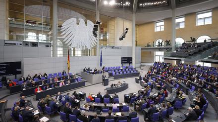 Plenarsaal der 92. Sitzung des Deutschen Bundestages im Reichstagsgebäude. 