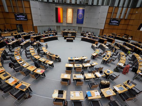Während der Rede der AfD-Abgeordneten Brinker haben Abgeordnete der anderen Fraktionen die Plenarsitzung verlassen. 
