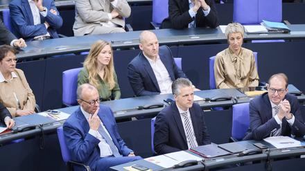 Empörte Union: Die Fraktionsführung mit Friedrich Merz, Thorsten Frei und Alexander Dobrindt (erste Reihe).