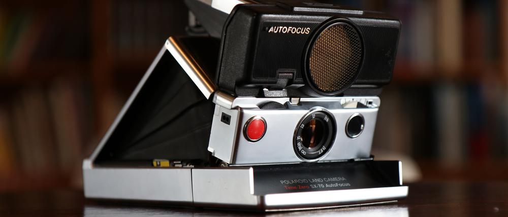 Mit der Polaroid SX-70 ließen sich Momente festhalten und ziemlich schnell betrachten. 