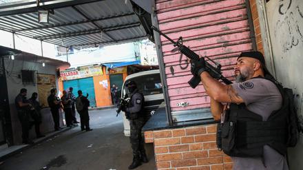 Polizisten während einer Operation in Rio de Jainero (Symbolbild)