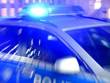 Sturz auf Autobahn in Bayern: Geflüchtete halten sich unter Reisebus fest – einer der Männer verletzt sich